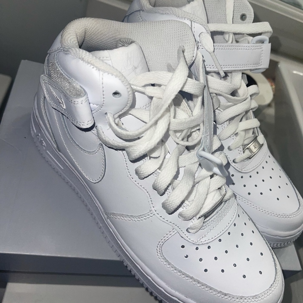 Mid high top air force 1